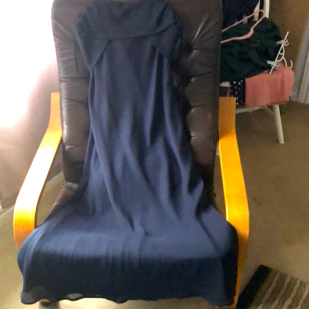 JESSICA (14) Elegant navy blue airy gown with lining & bow detail on the back - Picture 3 of 11